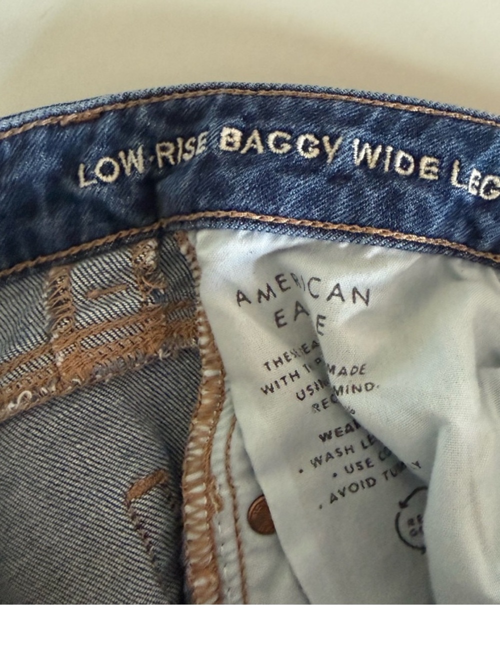 American Eagle Outfitters Mid-Rise Wide-Leg Jeans in Medium Blue - Picture 2 of 7